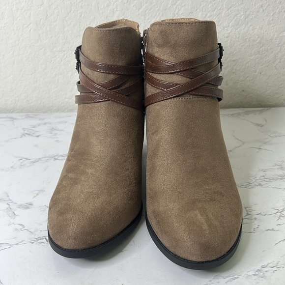 Life Stride Tan and Brown Ankle Boots - Picture 4 of 12